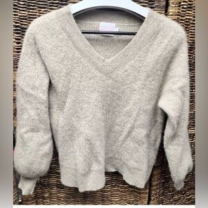 Brodie Cashmere-V-Neck Beige‎ Sweater for Women, Medium